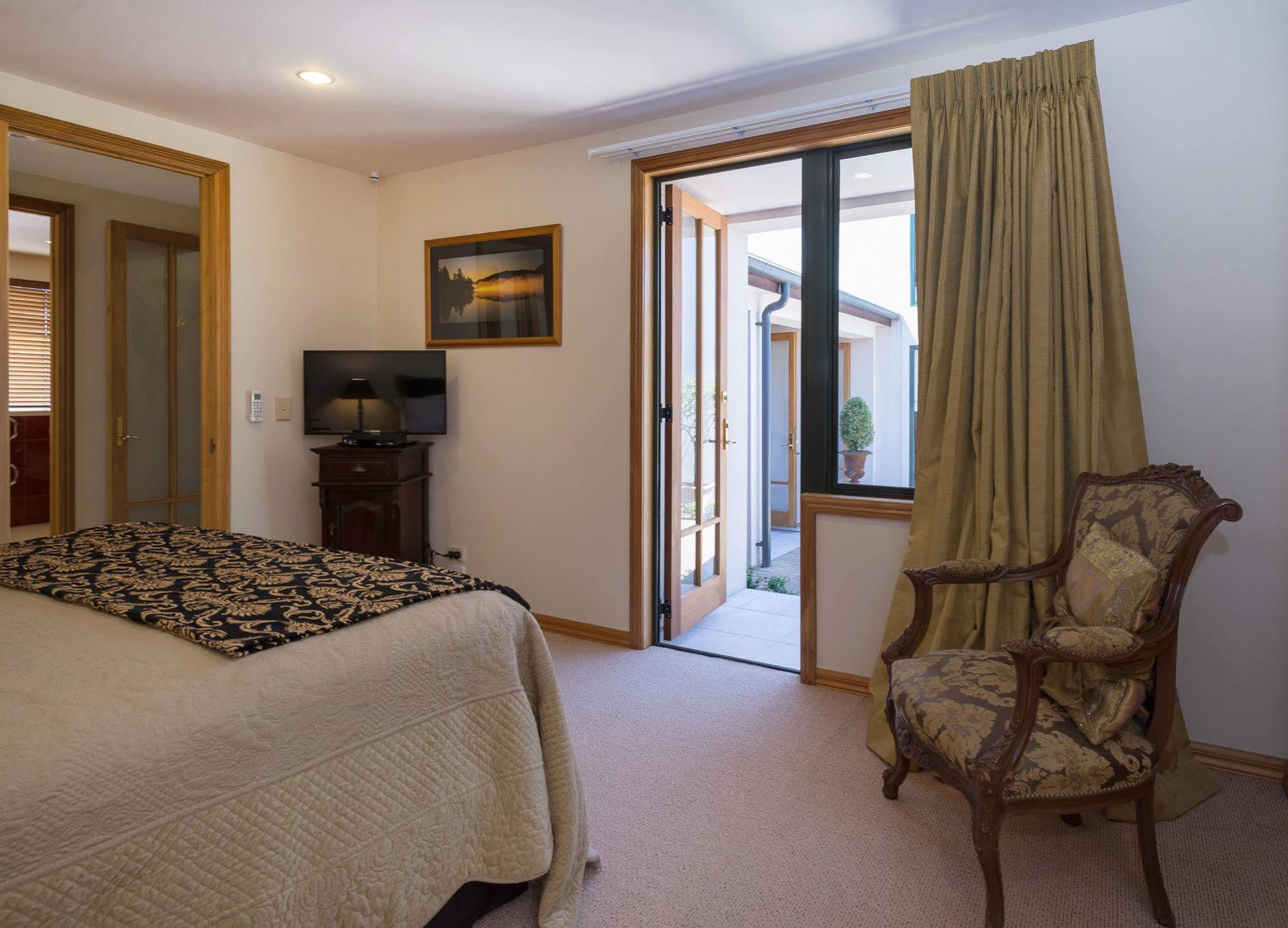 The Flying Trout Boutique Lodge Taupo Dış mekan fotoğraf