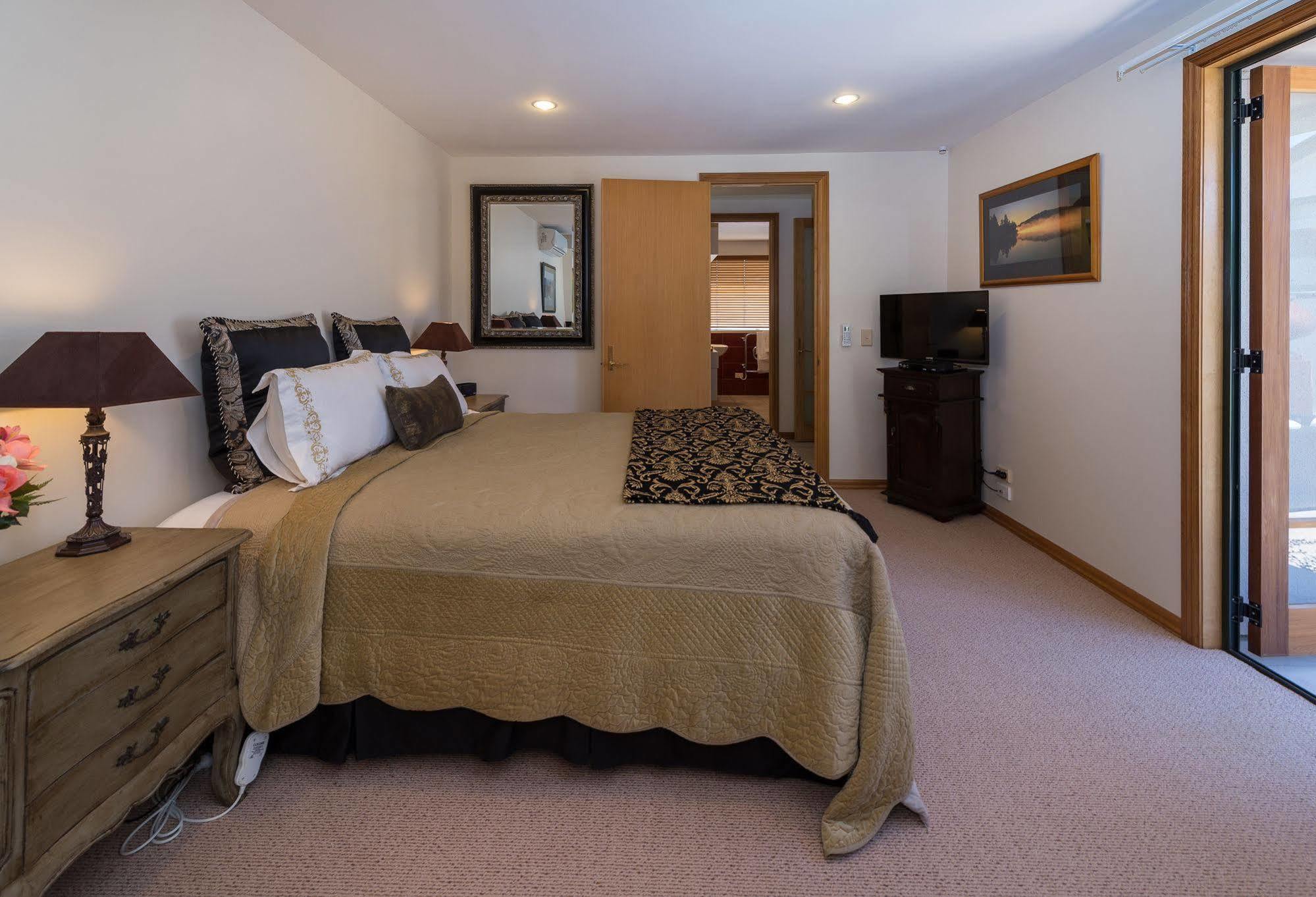 The Flying Trout Boutique Lodge Taupo Dış mekan fotoğraf